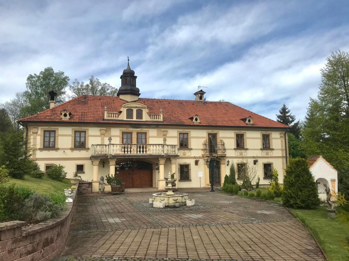Zamecek Zdiky - Zamecky Apartman Bujanov Exteriör bild